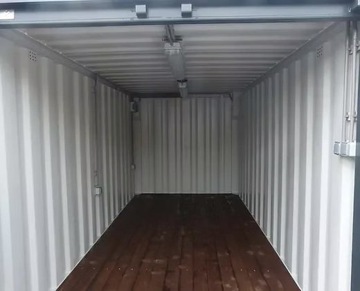 15-Fuß-Container mit Elektroinstallation, Lüftungsgittern und Schlüsselschloss – Bild 5