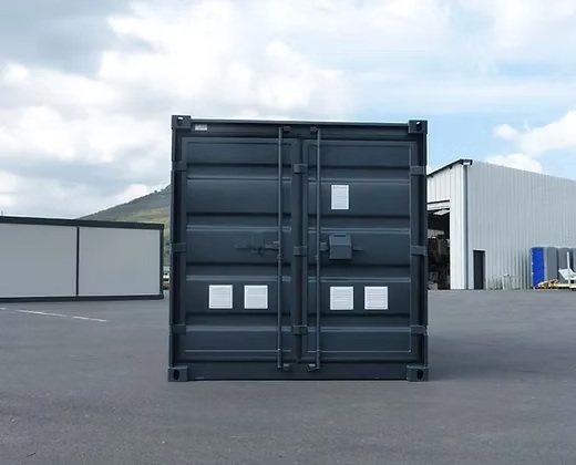 15-Fuß-Container mit Elektroinstallation, Lüftungsgittern und Schlüsselschloss – Bild 2